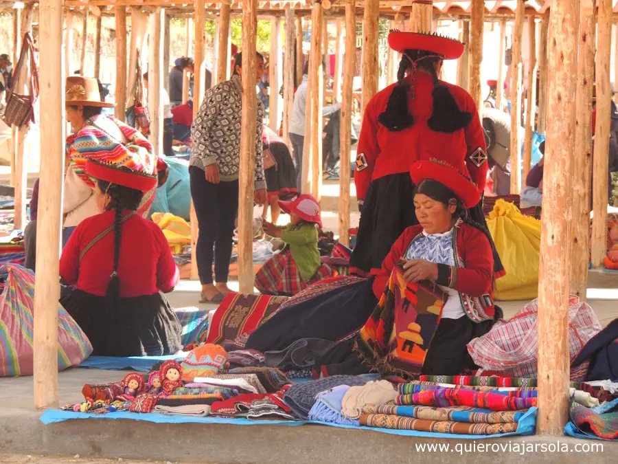 Puestos de artesanías en Chinchero