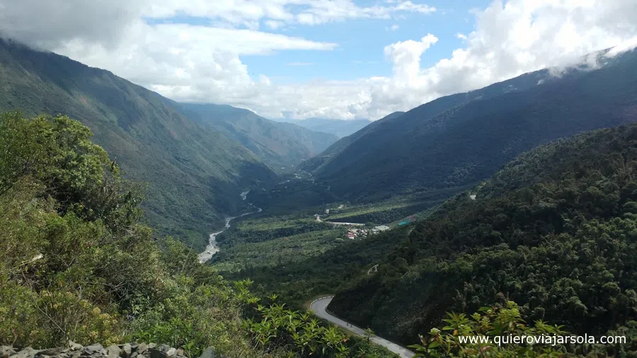Valle visto desde la carretera a la hidroeléctrica