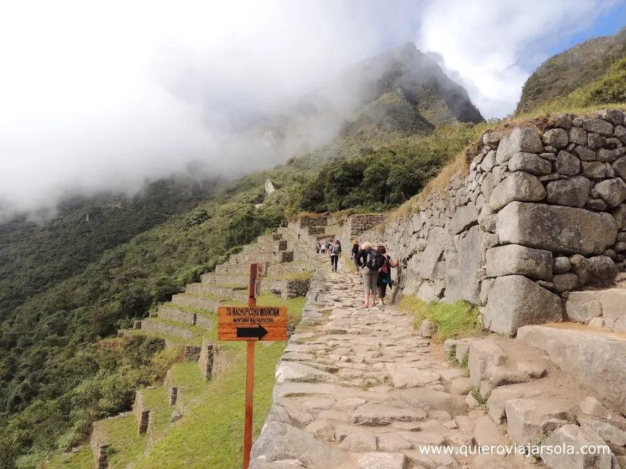 Indicación sendero Montaña Machu Picchu