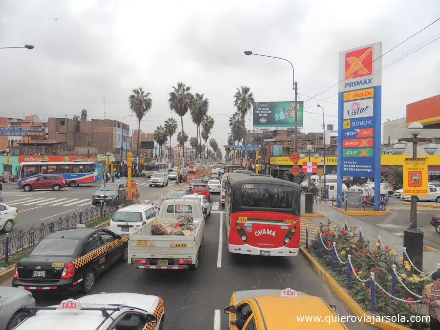 Vista del tráfico desde el autobús donde viajaba