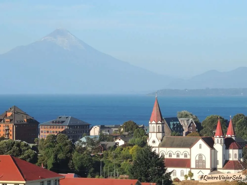 Puerto Varas y el volcán Osorno al fondo