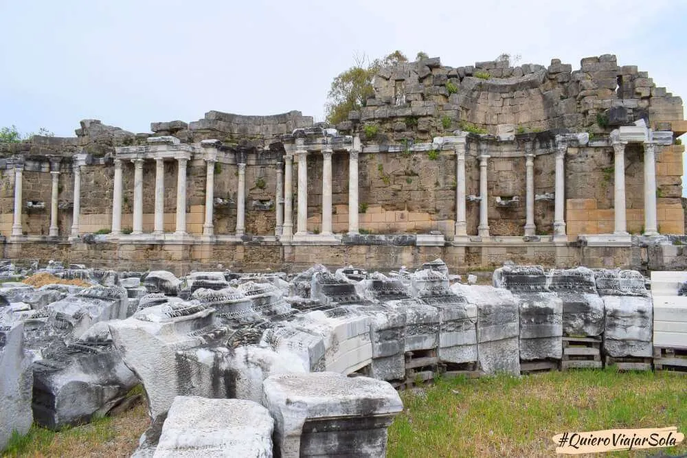 Viajar sola a Antalya y Alanya, Side