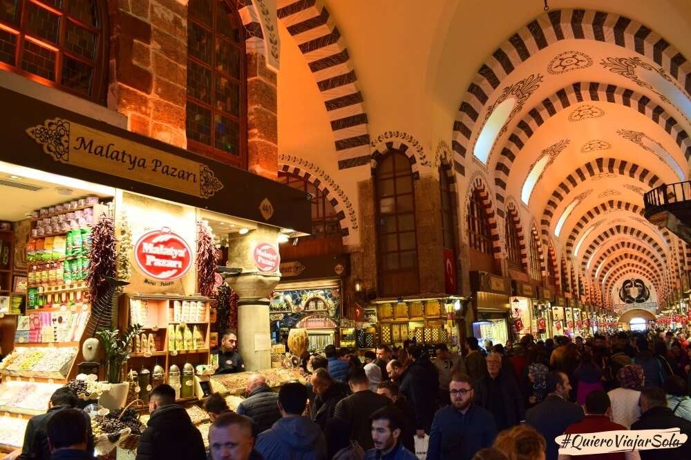 Viajar sola a Estambul, Mercado de las Especias