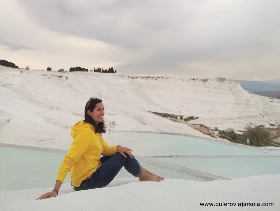 Yo en las piscinas de travertino de Pamukkale