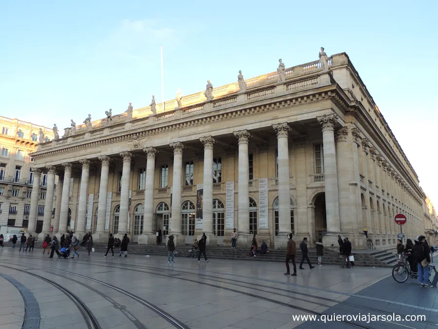 Fachada del teatro