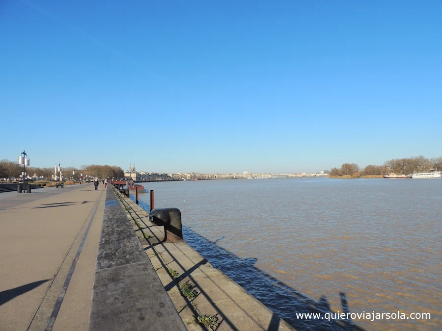 El río desde el paseo junto a él