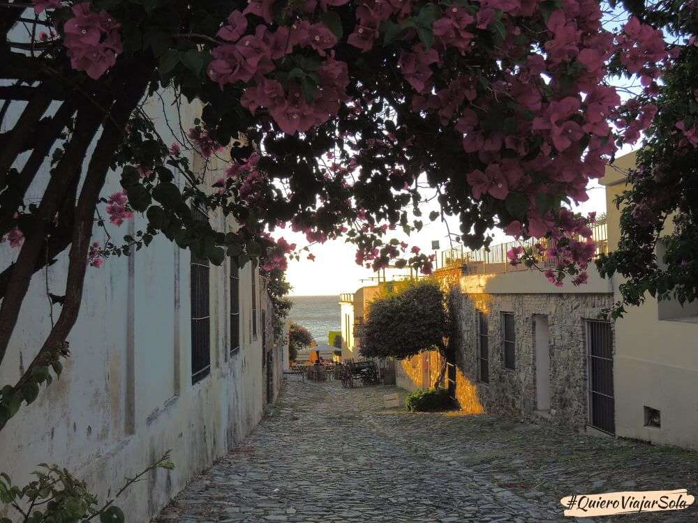 Viajar sola a Colonia del Sacramento, calle