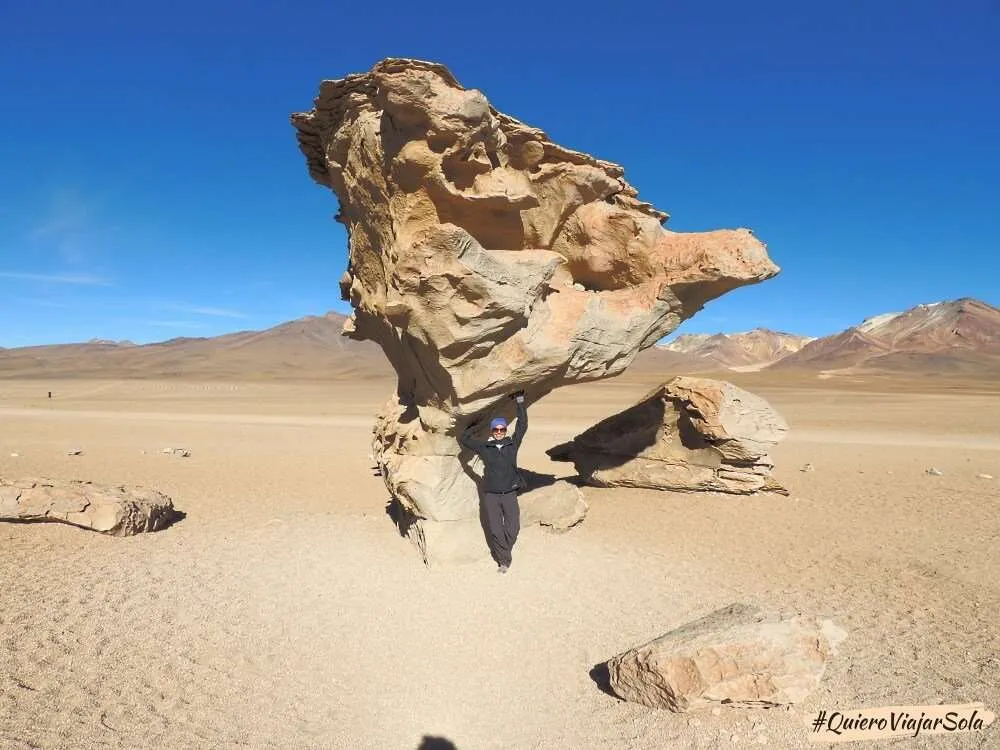 Viajar sola al Salar de Uyuni, desierto Siloli