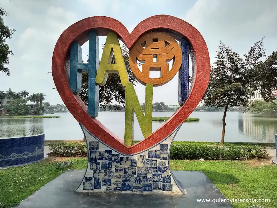 Corazón de Hanoi junto al lago