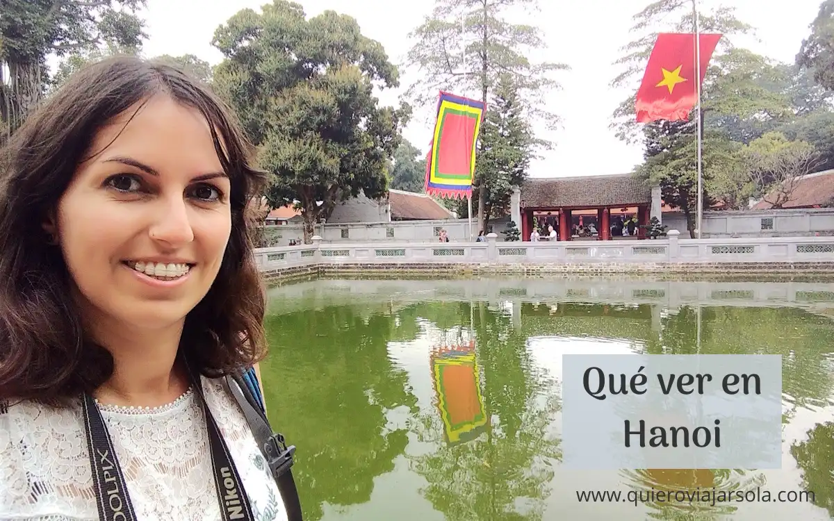 Yo, en el templo de la Literatura de Hanoi