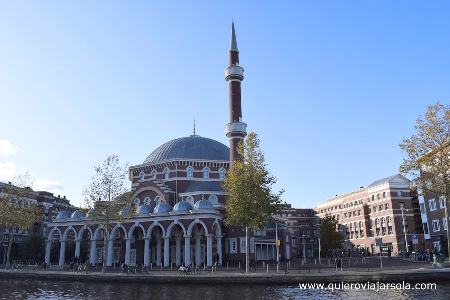 Fachada de la mezquita