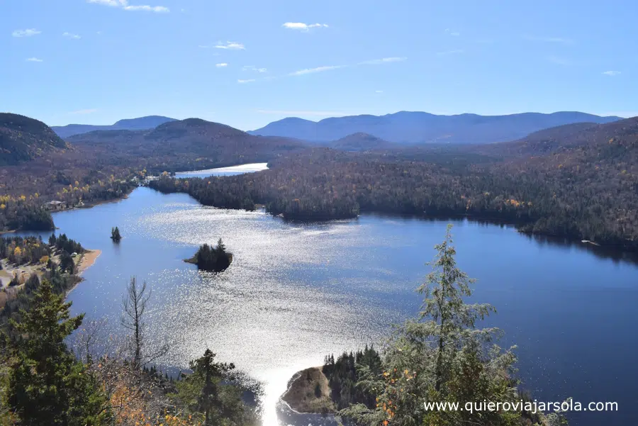 Vista del lago desde el mirador