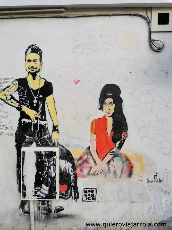 Uno de los murales de la cantante