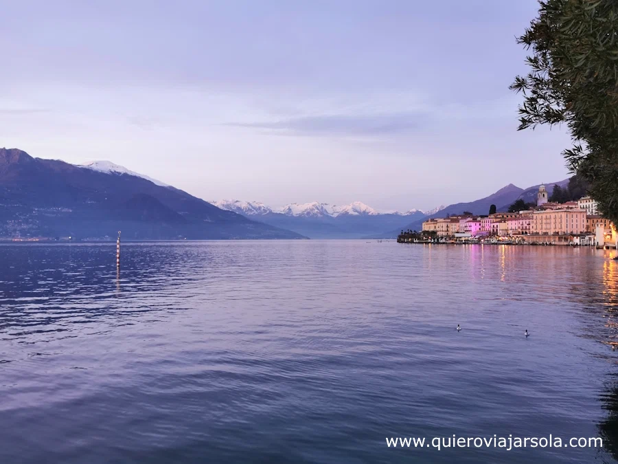 El lago di Como con Bellagio de fondo al atardecer