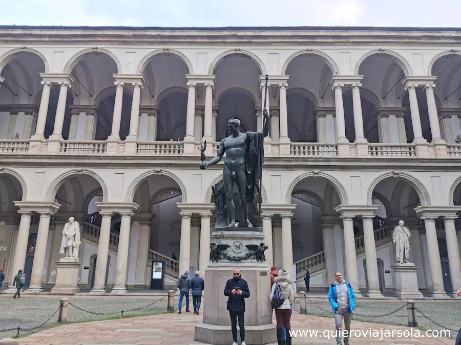 Patio de la Pinacoteca de Brera