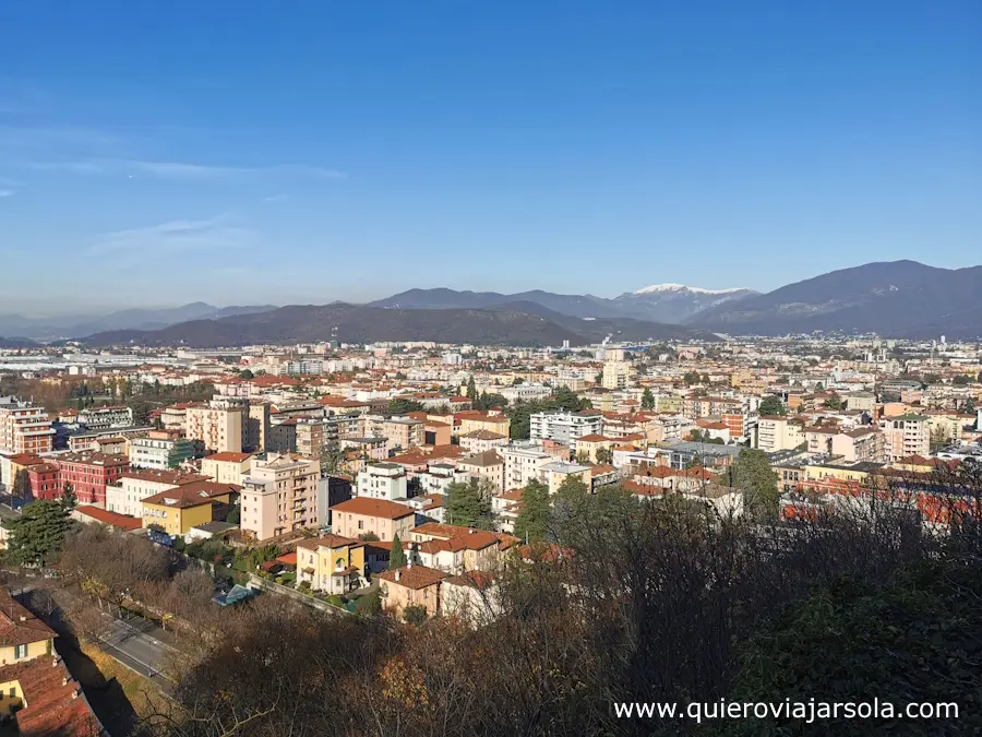 Vista de la ciudad de Brescia desde lo alto del castillo