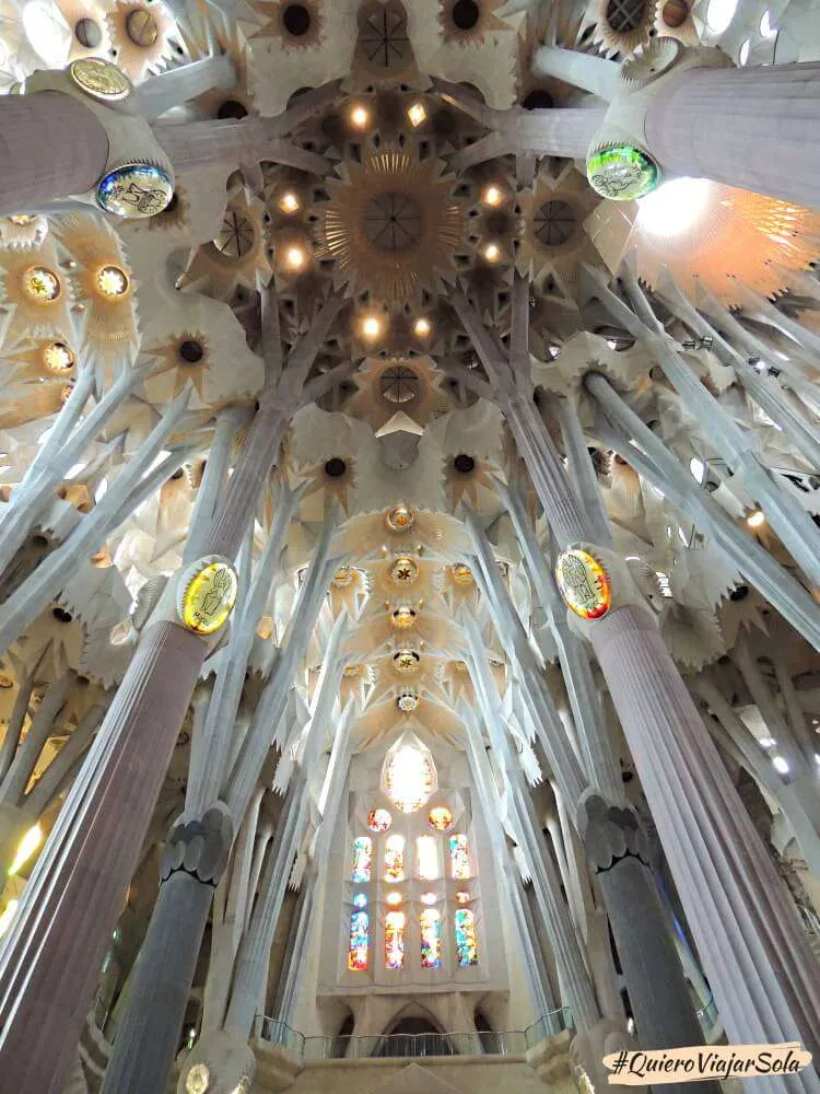 Visitar la Sagrada Familia, bosque de colunmas