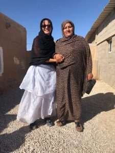 Viajar a un campo de refugiados, traje típico