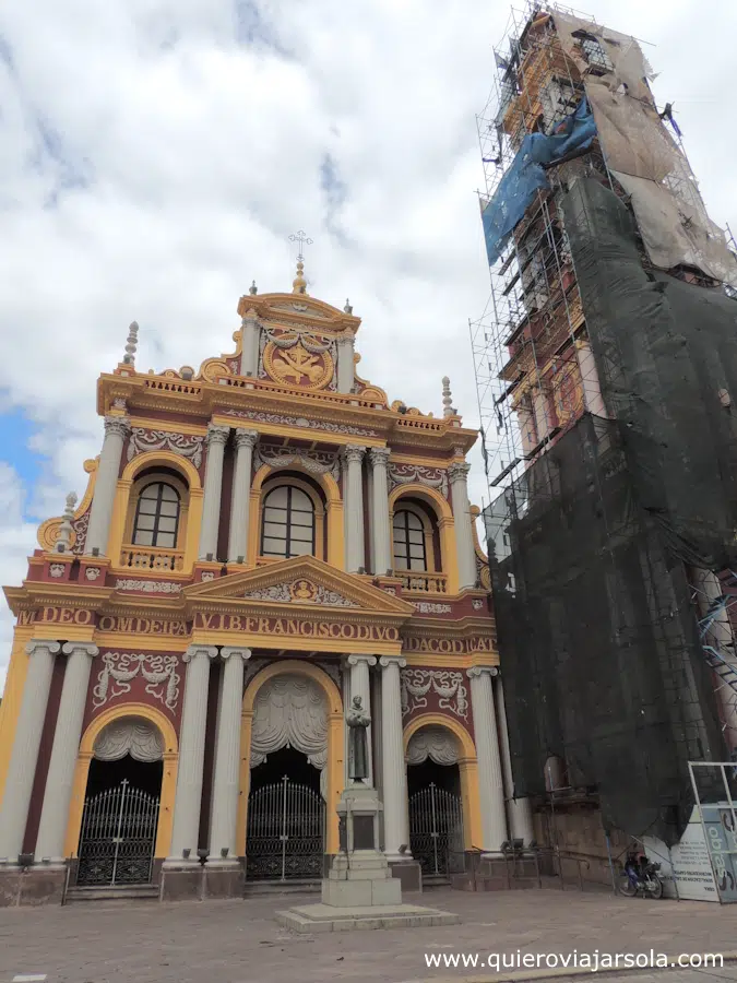 Fachada de la iglesia