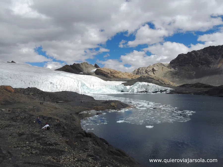 Vista del glaciar desde el sendero de acceso