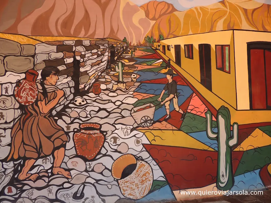 Mural con el pasado y presente de Cachi