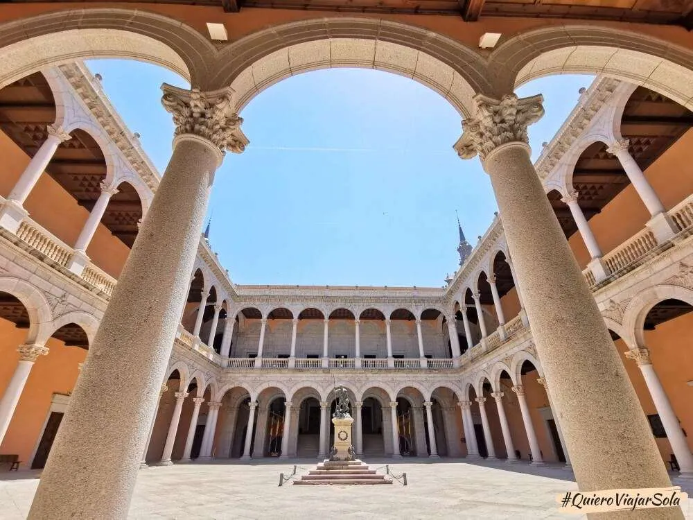 Viajar sola a Toledo, Alcázar