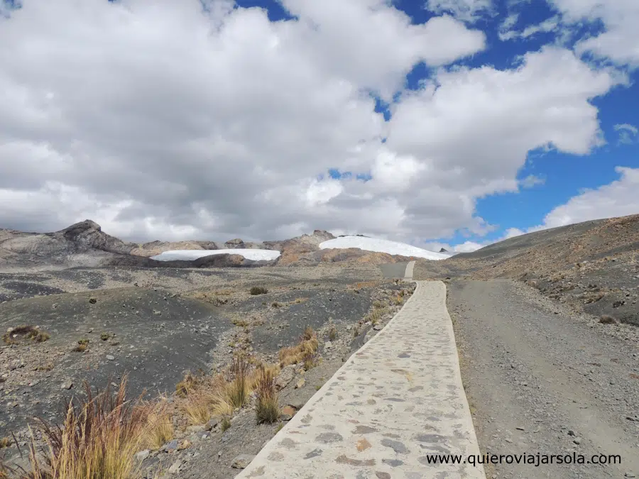 Vista del sendero en la montaña
