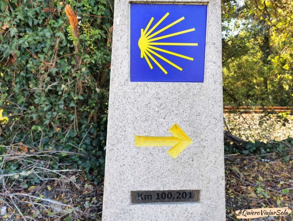 Camino de Santiago sola, mojón