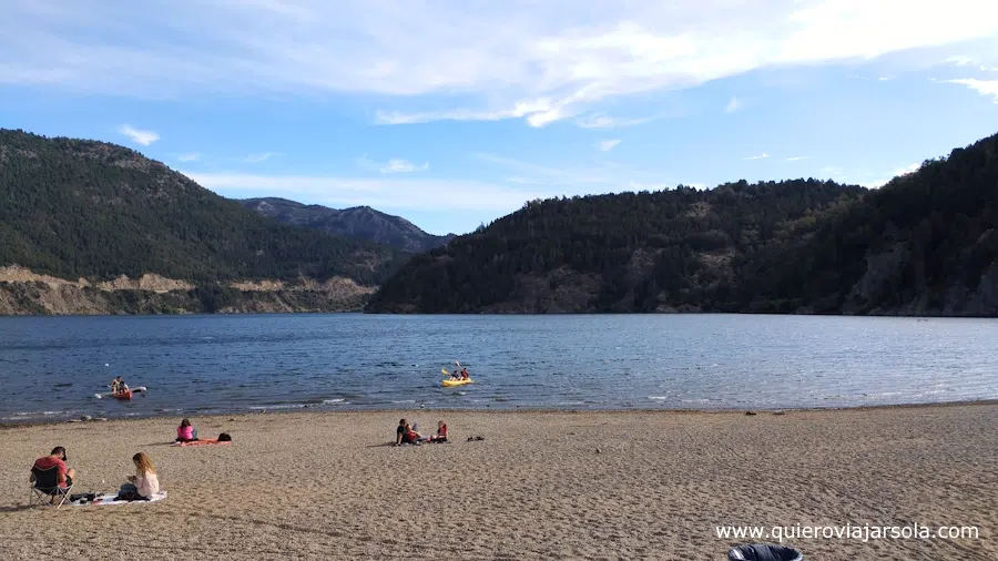 Playa junto al lago Lácar en San Martín de los Andes