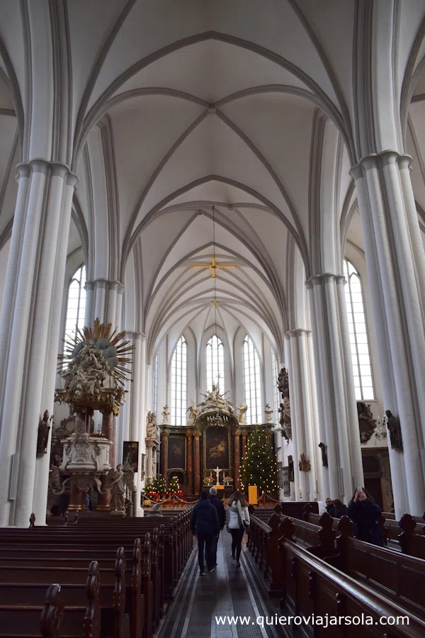 Interior de la iglesia