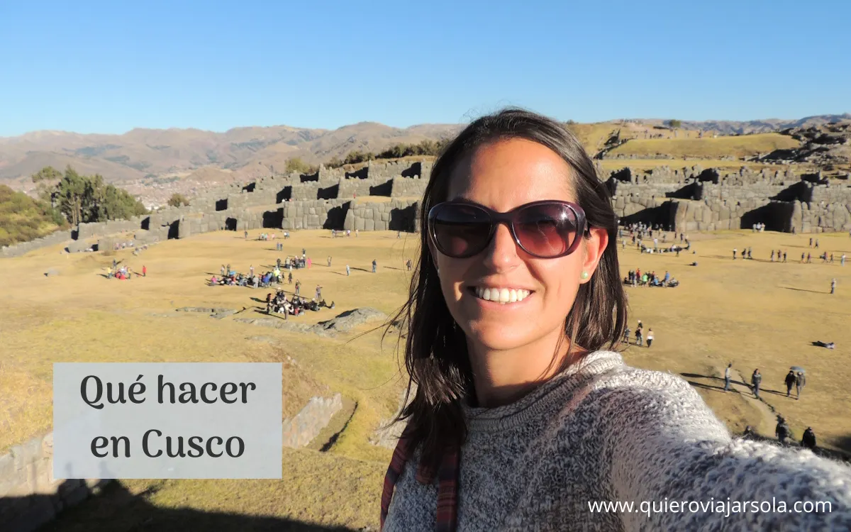 Yo en Saqsayhuamán, una de las ruinas incas de Cusco