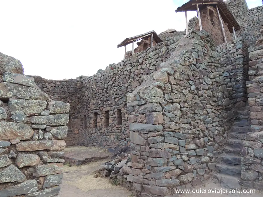 Edificio inca en ruinas en Pisac