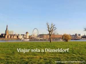 Vista del centro de Düsseldorf desde el parque del Rin