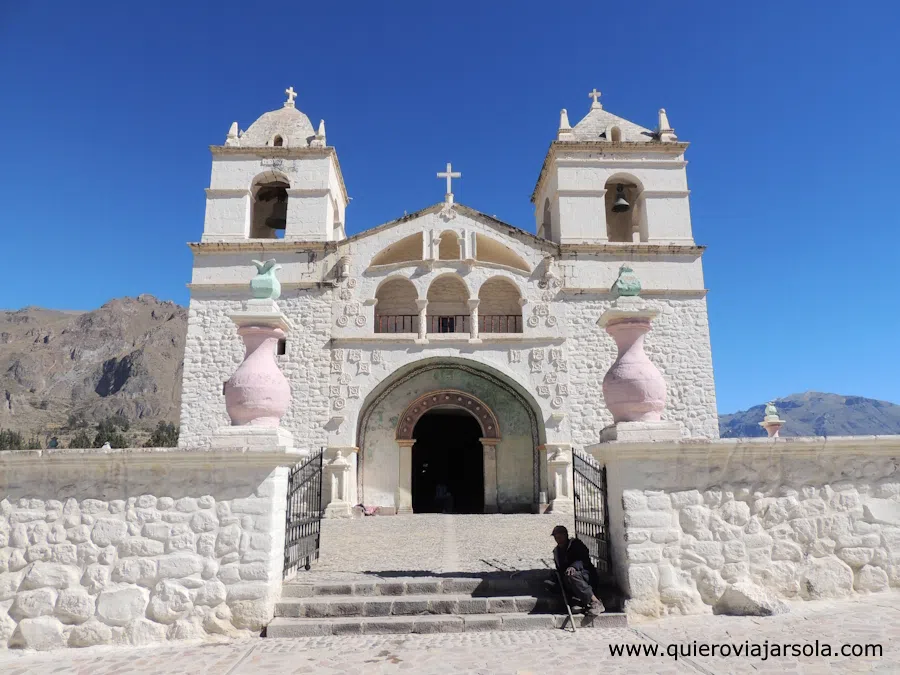 Fachada de la iglesia de Maca