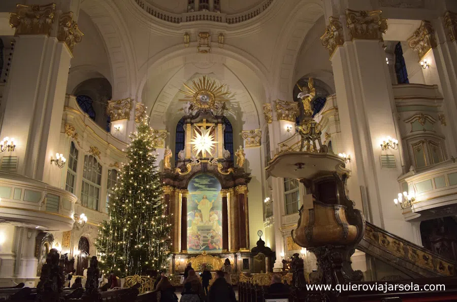Interior de la iglesia