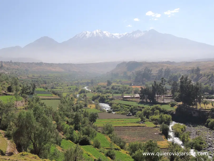 Vista a la campiña y los volcanes desde Carmen Alto