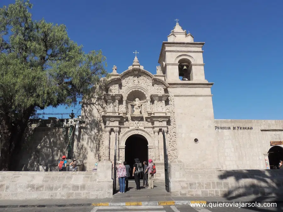 Fachada de la iglesia