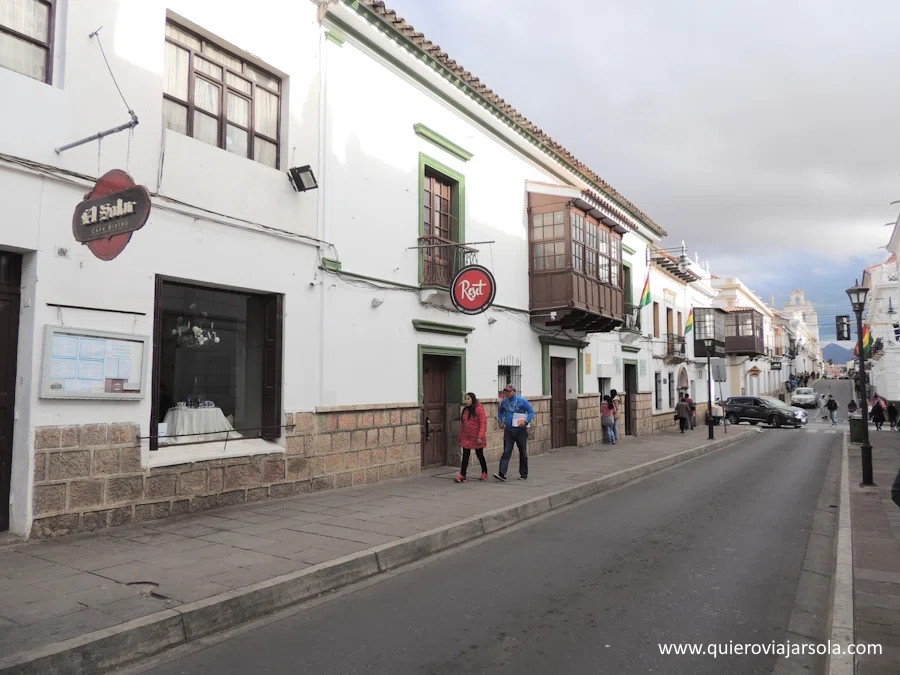Una calle del centro con comercios