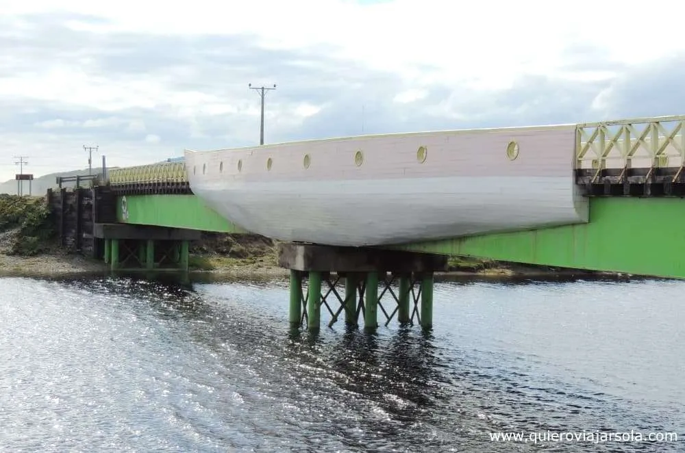 Cucao, puente bote
