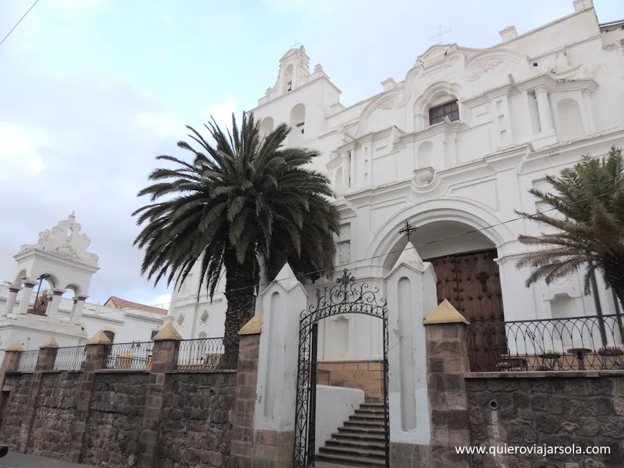 Fachada de la iglesia