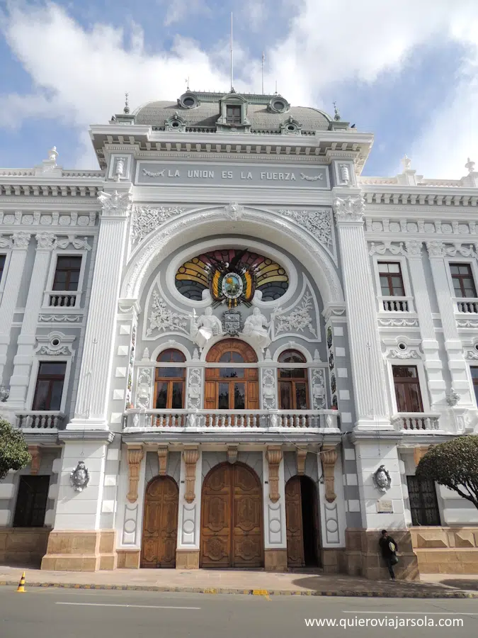 Fachada del palacio