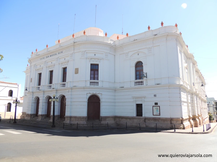 Fachada del teatro