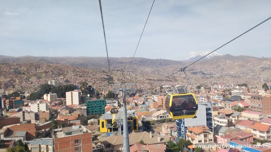 Subiendo en teleférico hacia El Alto