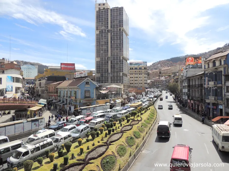 Avenida de La Paz con un sentido atascado