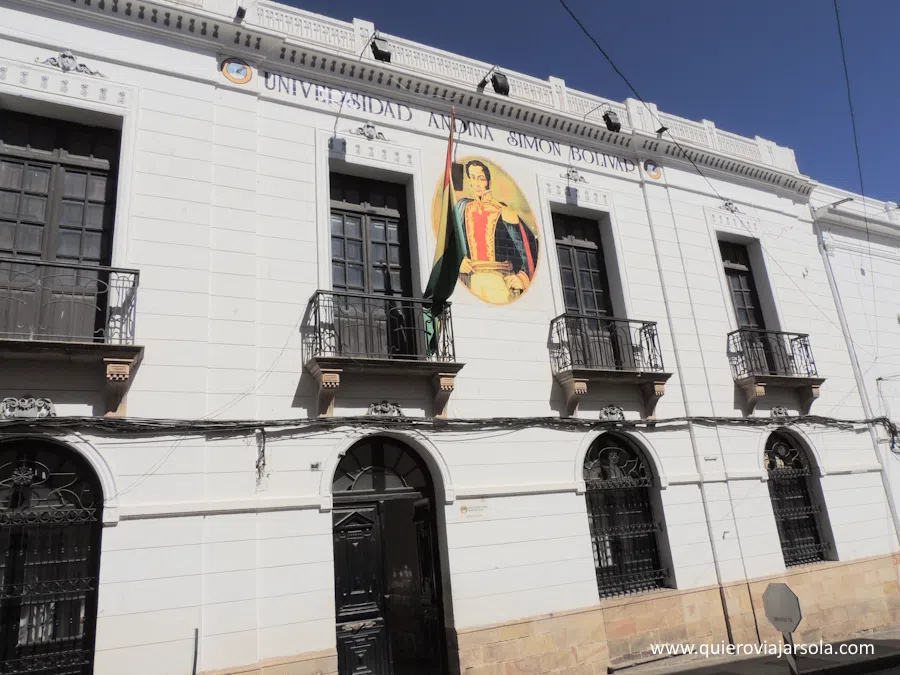 Fachada de la Universidad