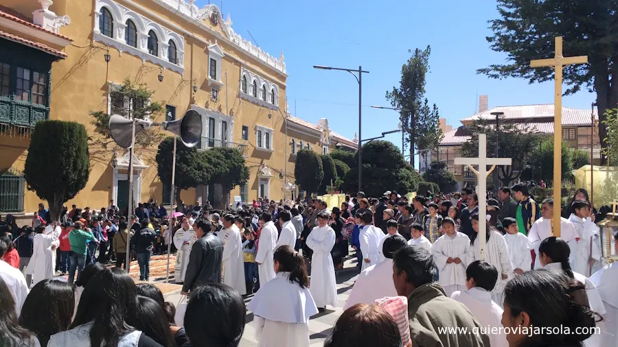 Una procesión del Corpus en la plaza frente al Cabildo