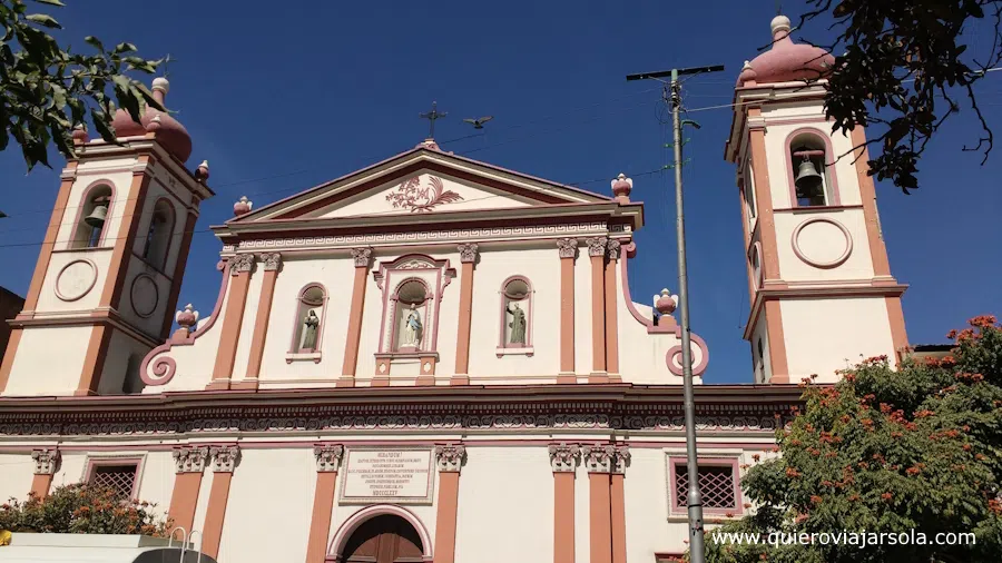 Fachada de la iglesia