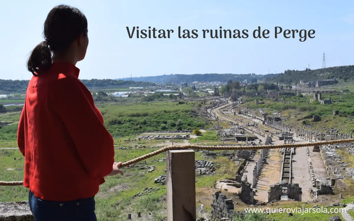 Yo adrmirando Perge desde el mirador