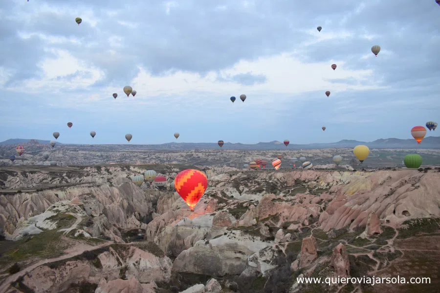 Globos volando sobre la Capadocia