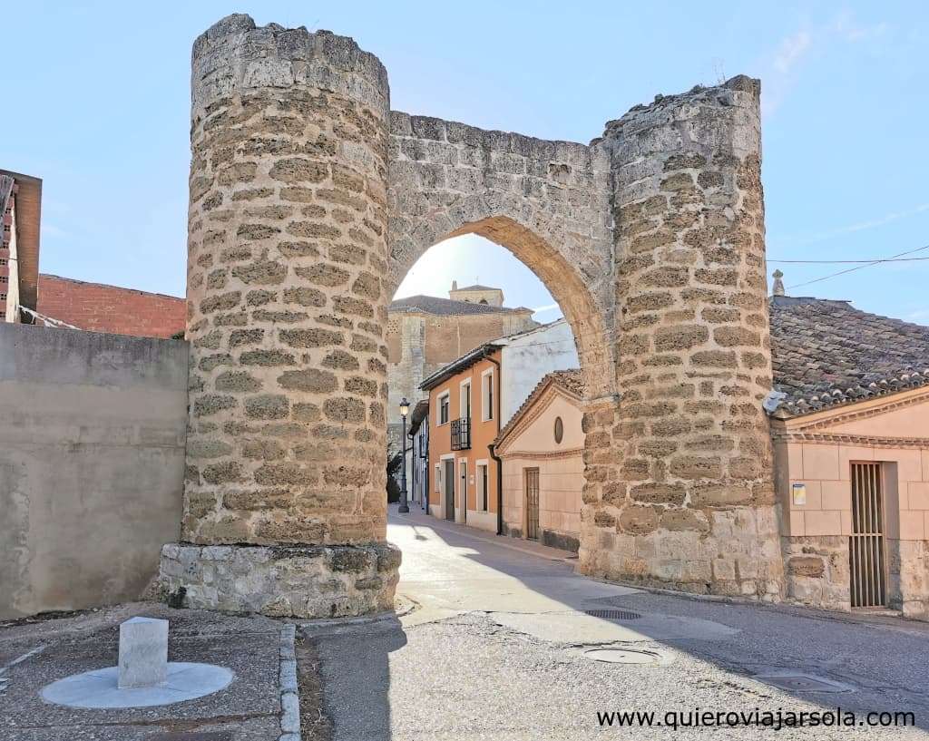 Qué ver en Becerril de Campos, arco